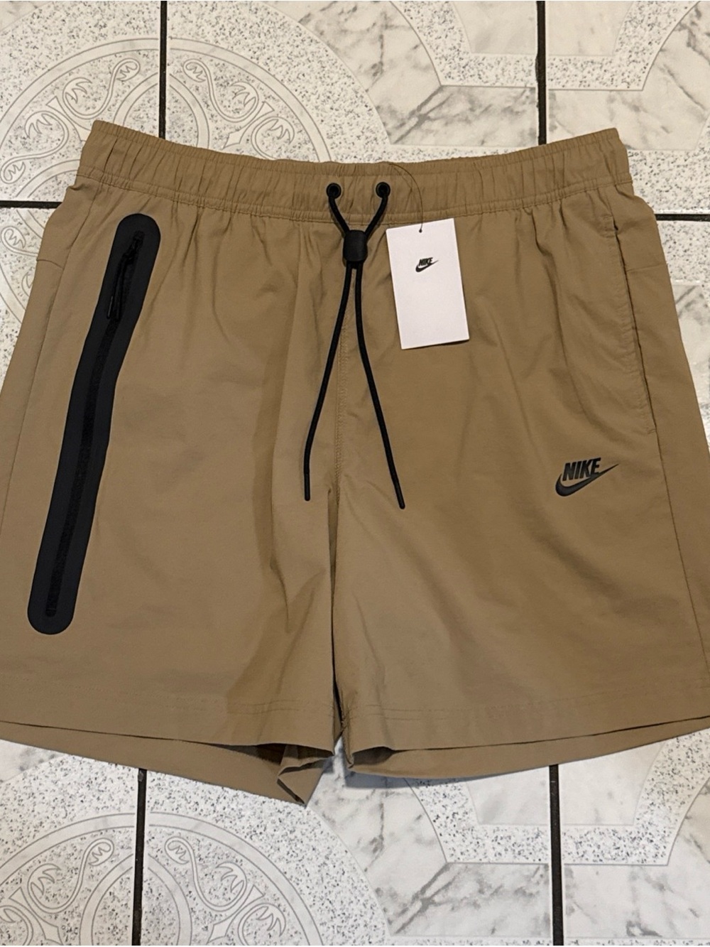New Nike Tech Woven Shorts Khaki Beige Men's Size Large HQ0470-297